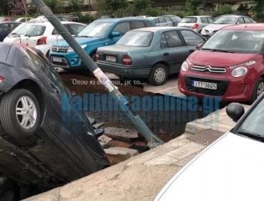 Συνεχίζεται η υποχώρηση του οδοστρώματος στην Καλλιθέα! - Η στιγμή της κατάρρευσης (βίντεο)
